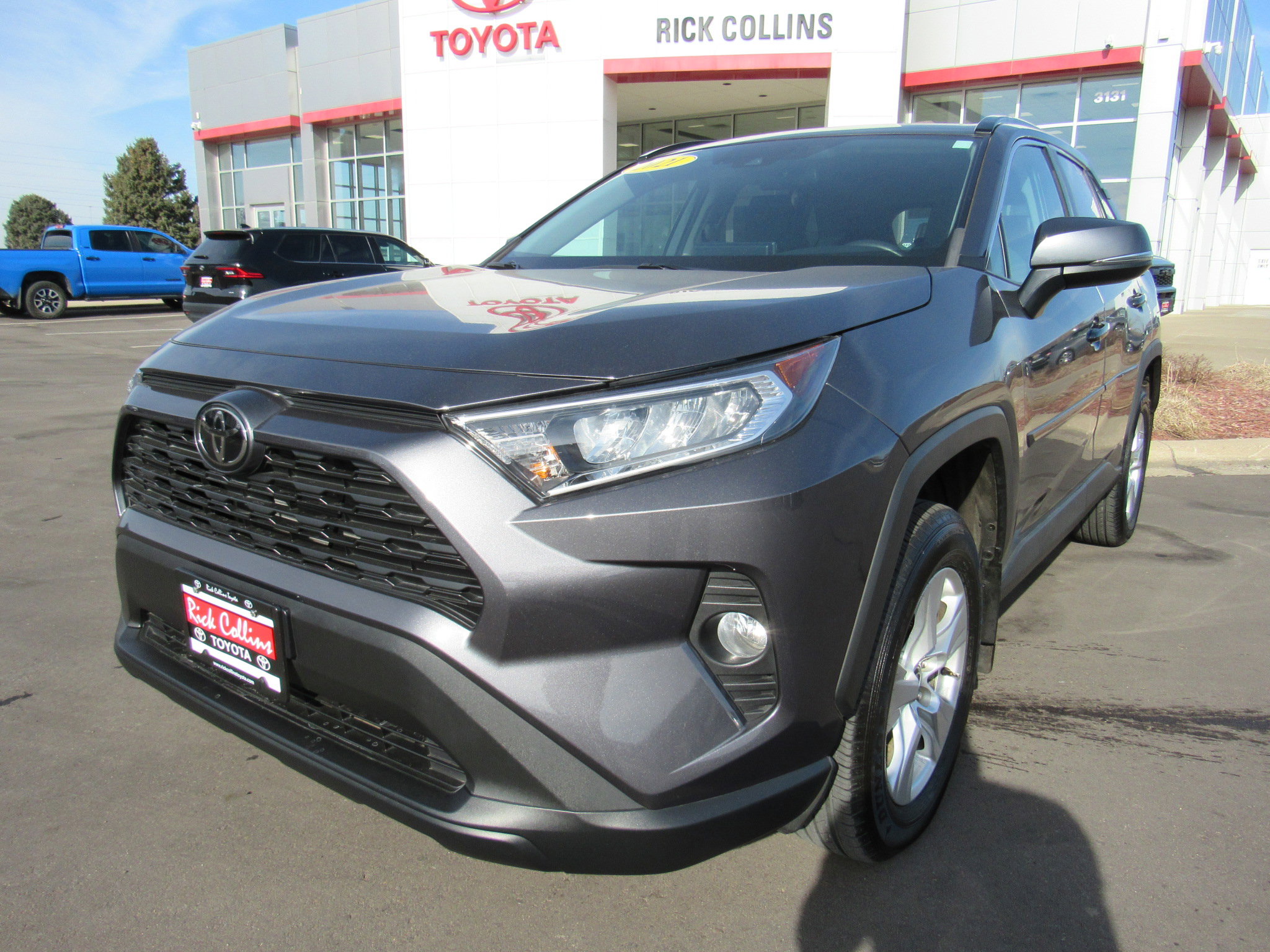 Used 2021 Toyota RAV4 XLE w/ XLE Grade Weather Package image 2
