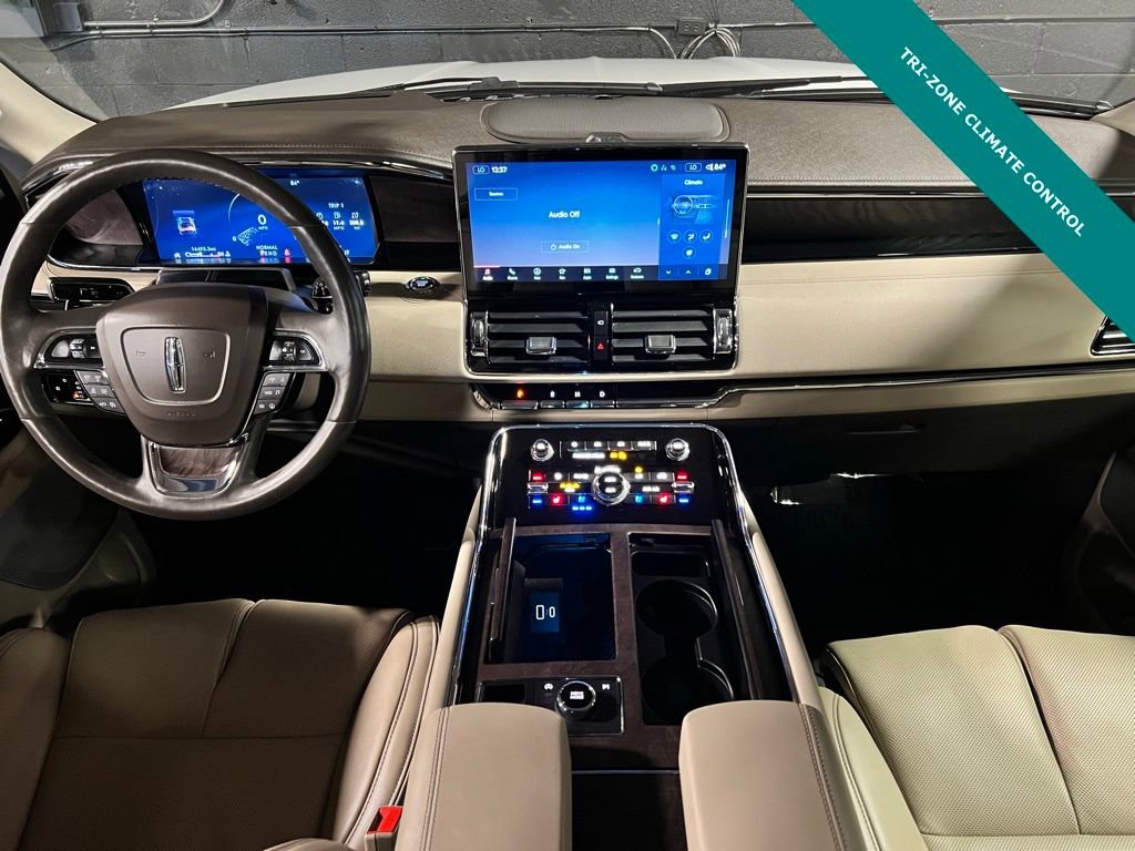 Used 2024 Lincoln Navigator Reserve image 2