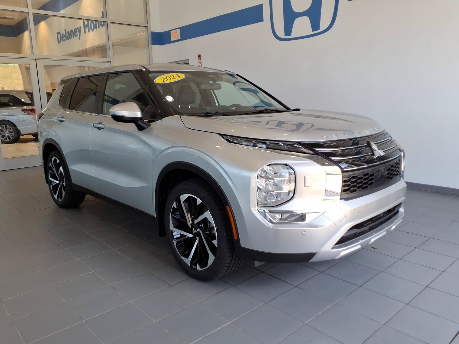 Used 2024 Mitsubishi Outlander SE