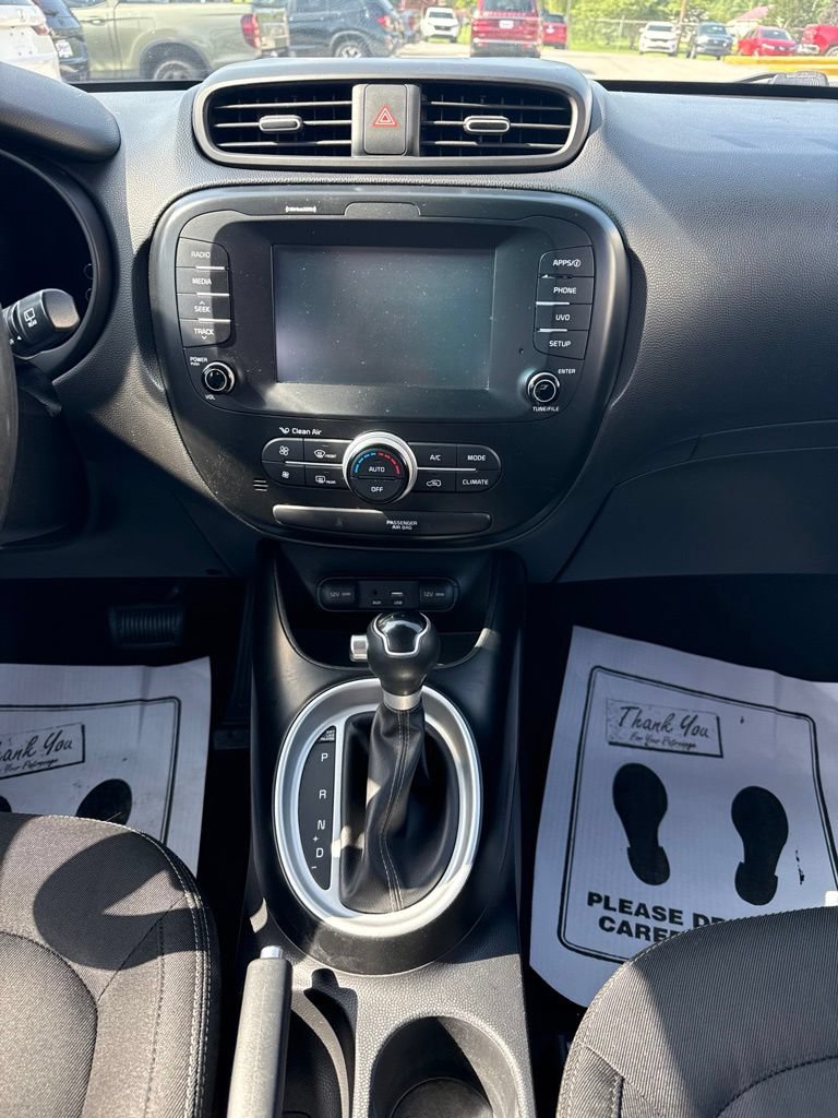 Used 2018 Kia Soul + FWD image 13
