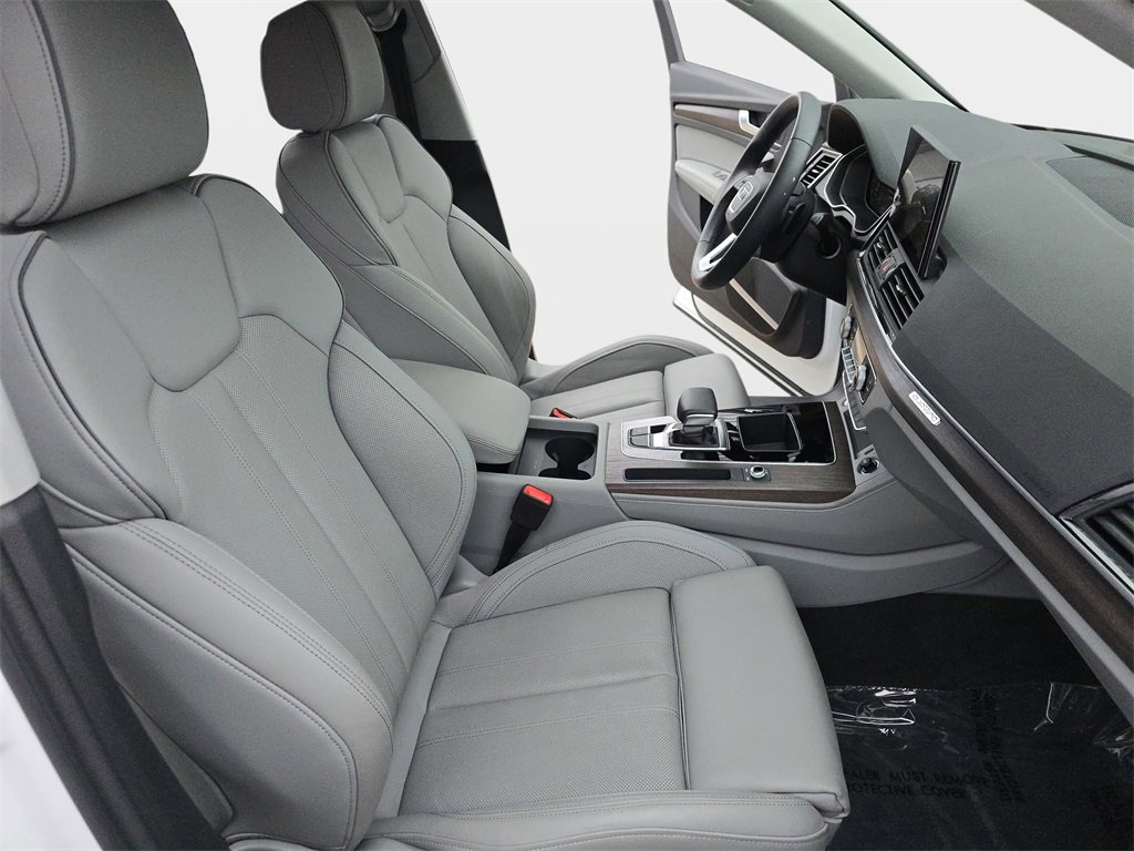 Certified 2025 Audi Q5 2.0T Premium Plus w/ Premium Plus Package image 10