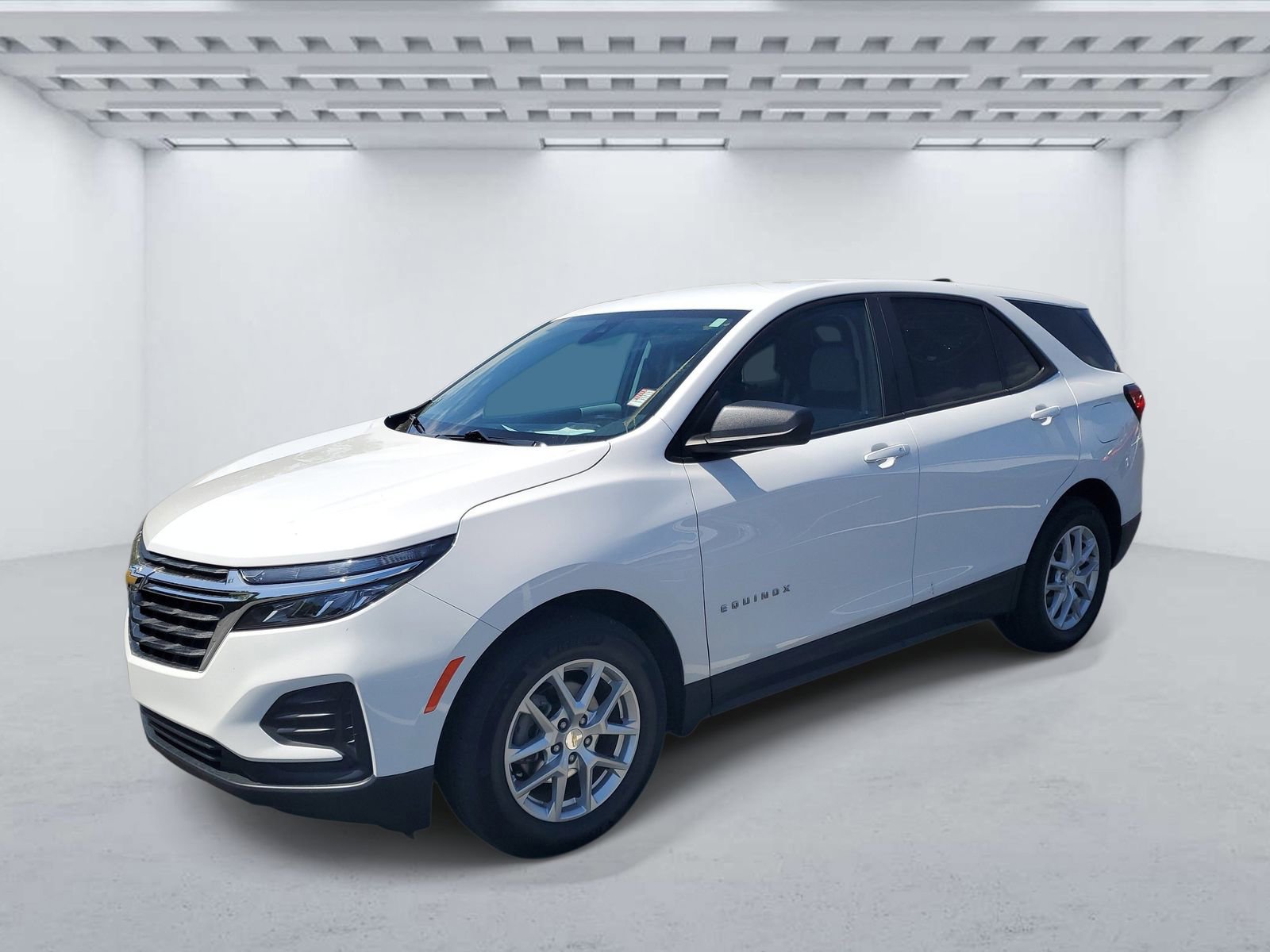 Used 2023 Chevrolet Equinox LS w/ LS Convenience Package image 2