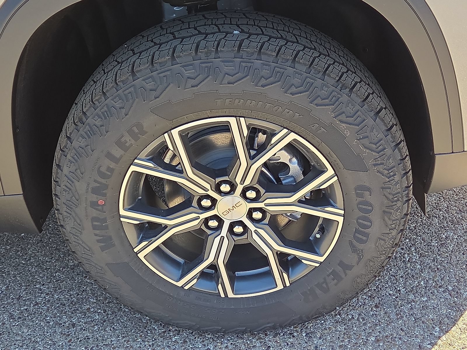 New 2026 GMC Acadia AT4 w/ Luxury Package AWD/4WD image 7