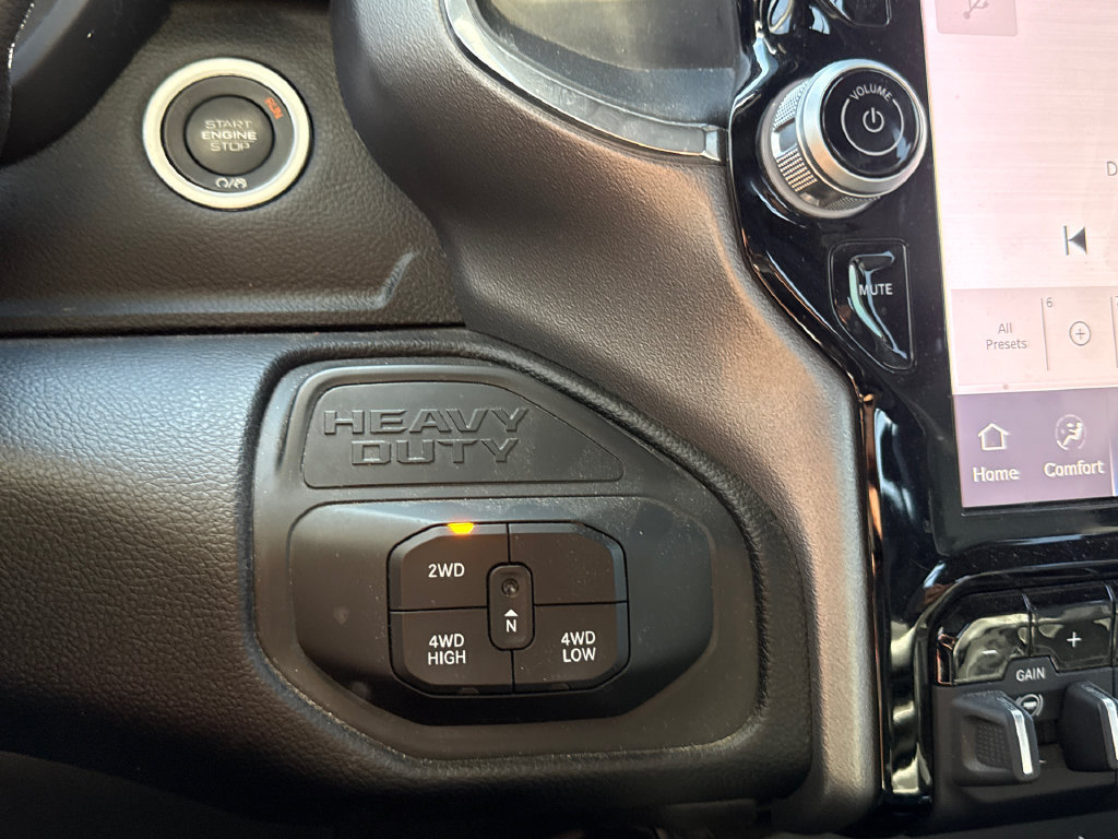 Used 2025 RAM 3500 Laramie AWD/4WD image 23