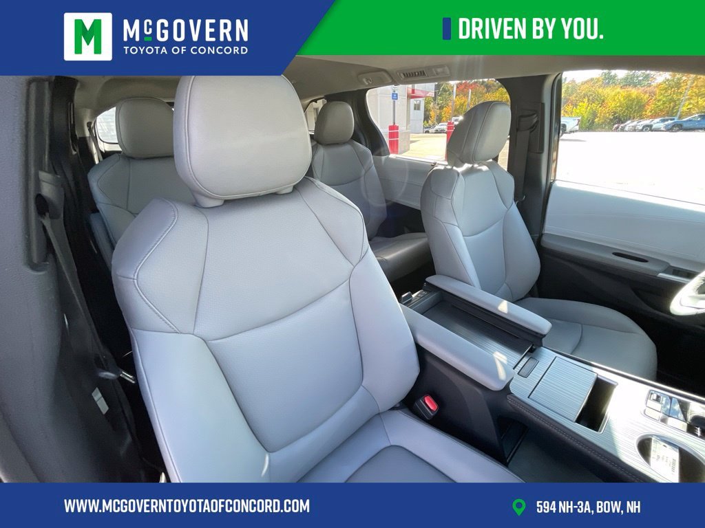 Used 2026 Toyota Sienna XLE FWD image 25