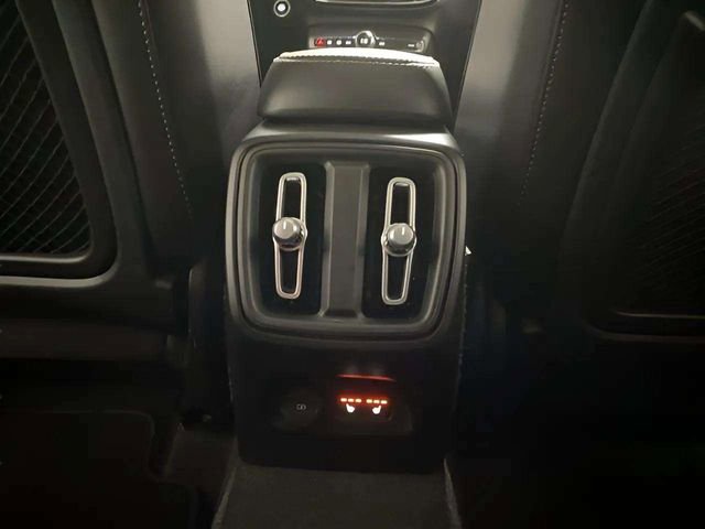 Used 2025 Volvo XC40 B5 Plus image 66
