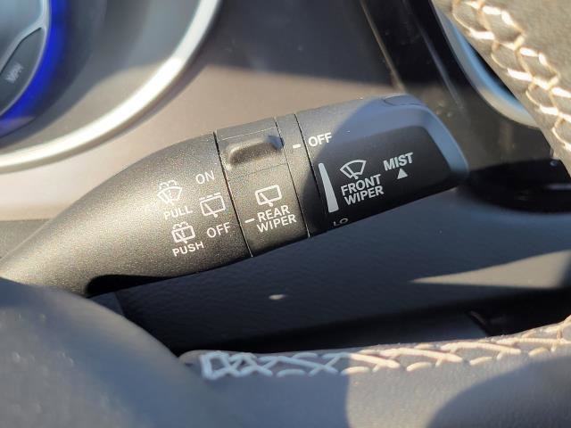 Used 2025 Chrysler Pacifica Select image 16