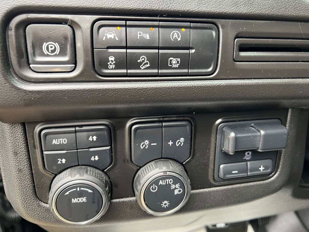 Used 2024 Chevrolet Tahoe Z71 w/ Luxury Package AWD/4WD image 34