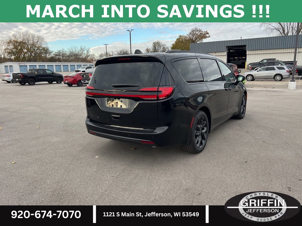 New 2026 Chrysler Pacifica Select w/ S Appearance Package image 7