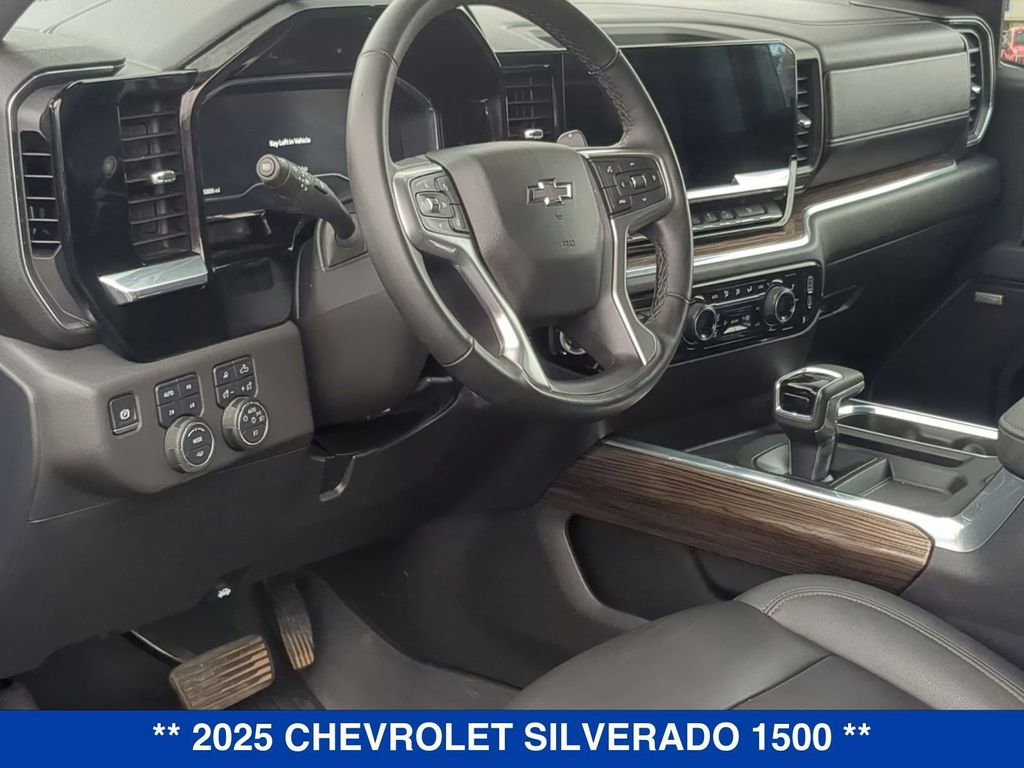 Used 2025 Chevrolet Silverado 1500 LT Trail Boss w/ LT Trail Boss Premium Package AWD/4WD image 11