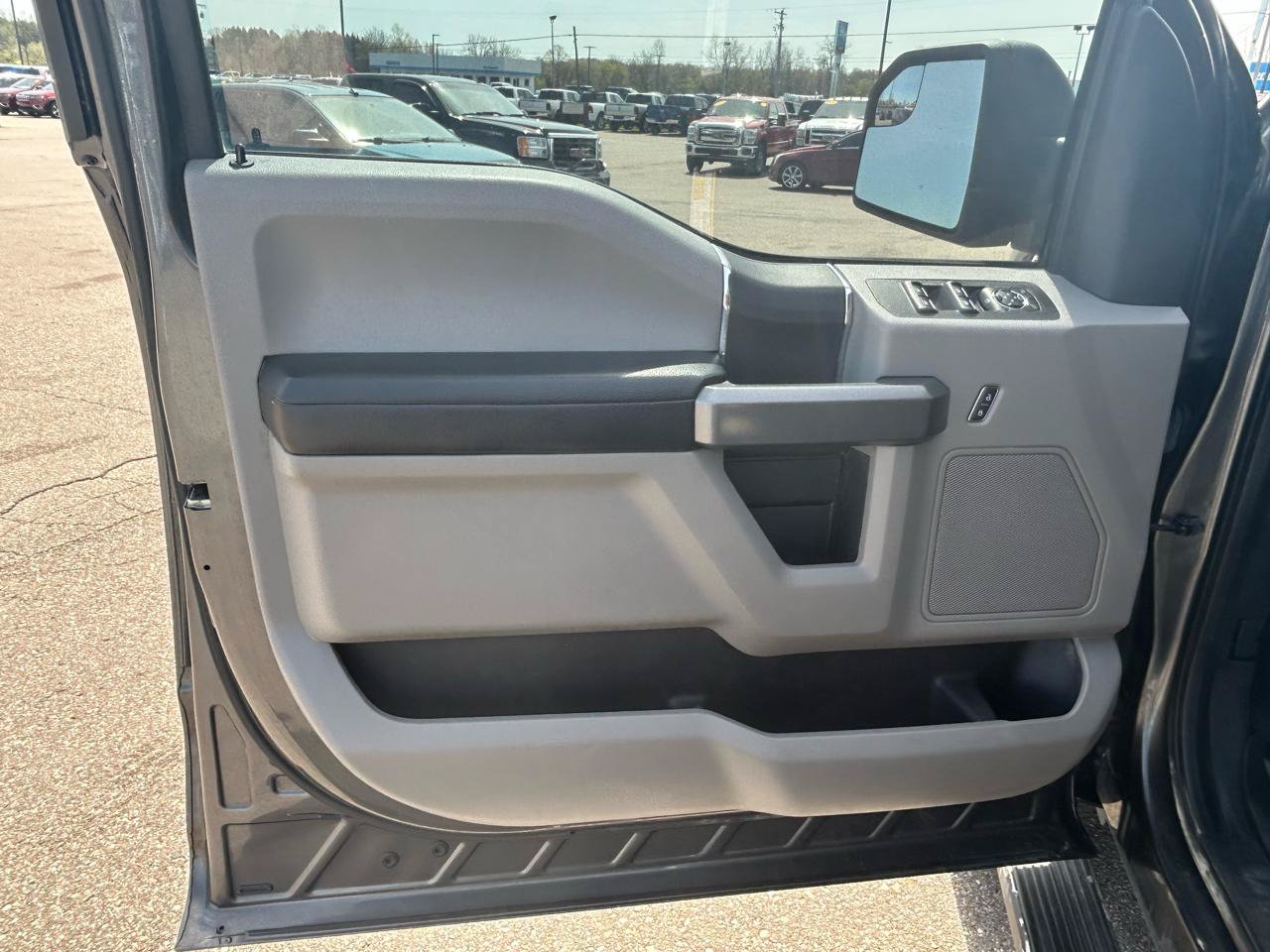 Used 2017 Ford F150 XLT AWD/4WD image 14