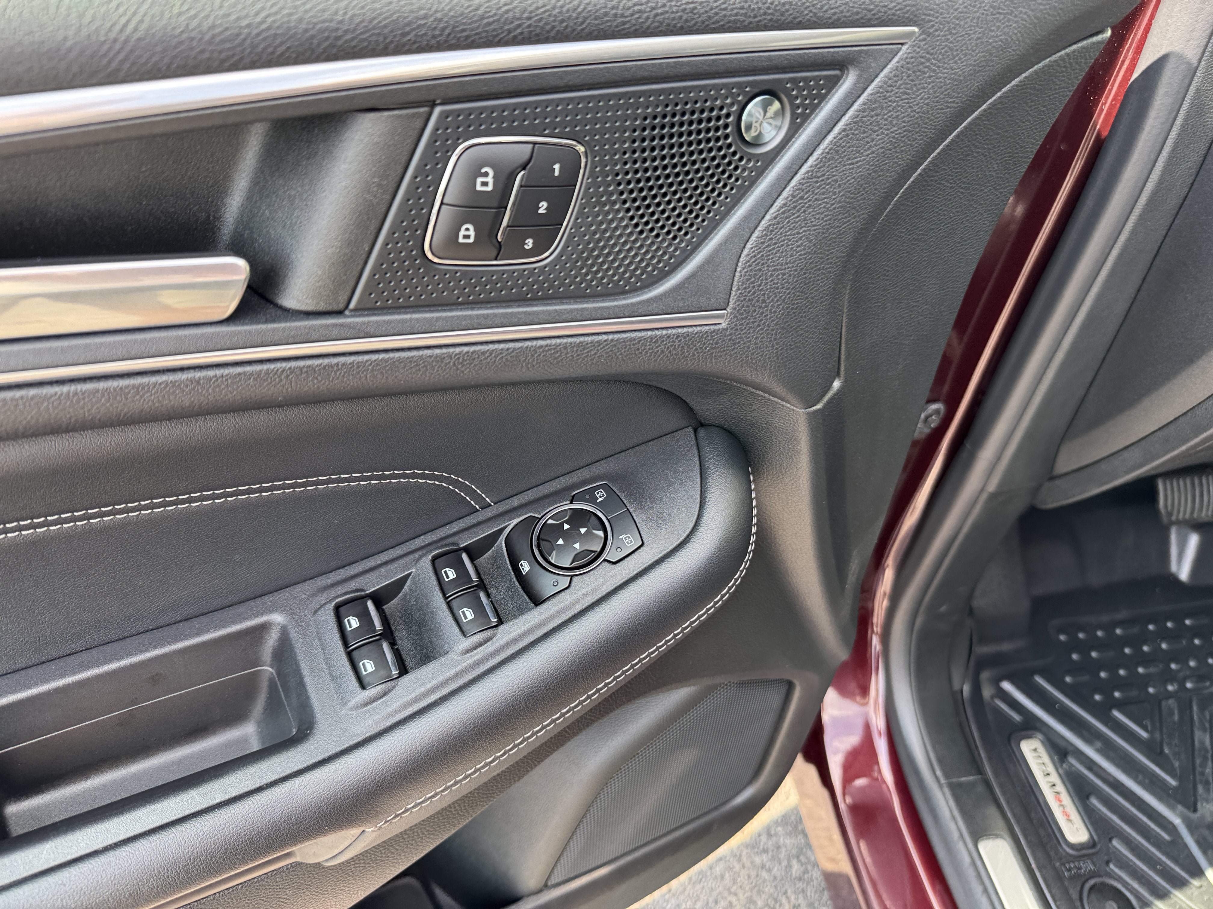 Used 2023 Ford Edge Titanium AWD/4WD image 8
