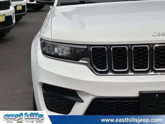 Certified 2025 Jeep Grand Cherokee Laredo X w/ Luxury Tech Group I AWD/4WD image 9