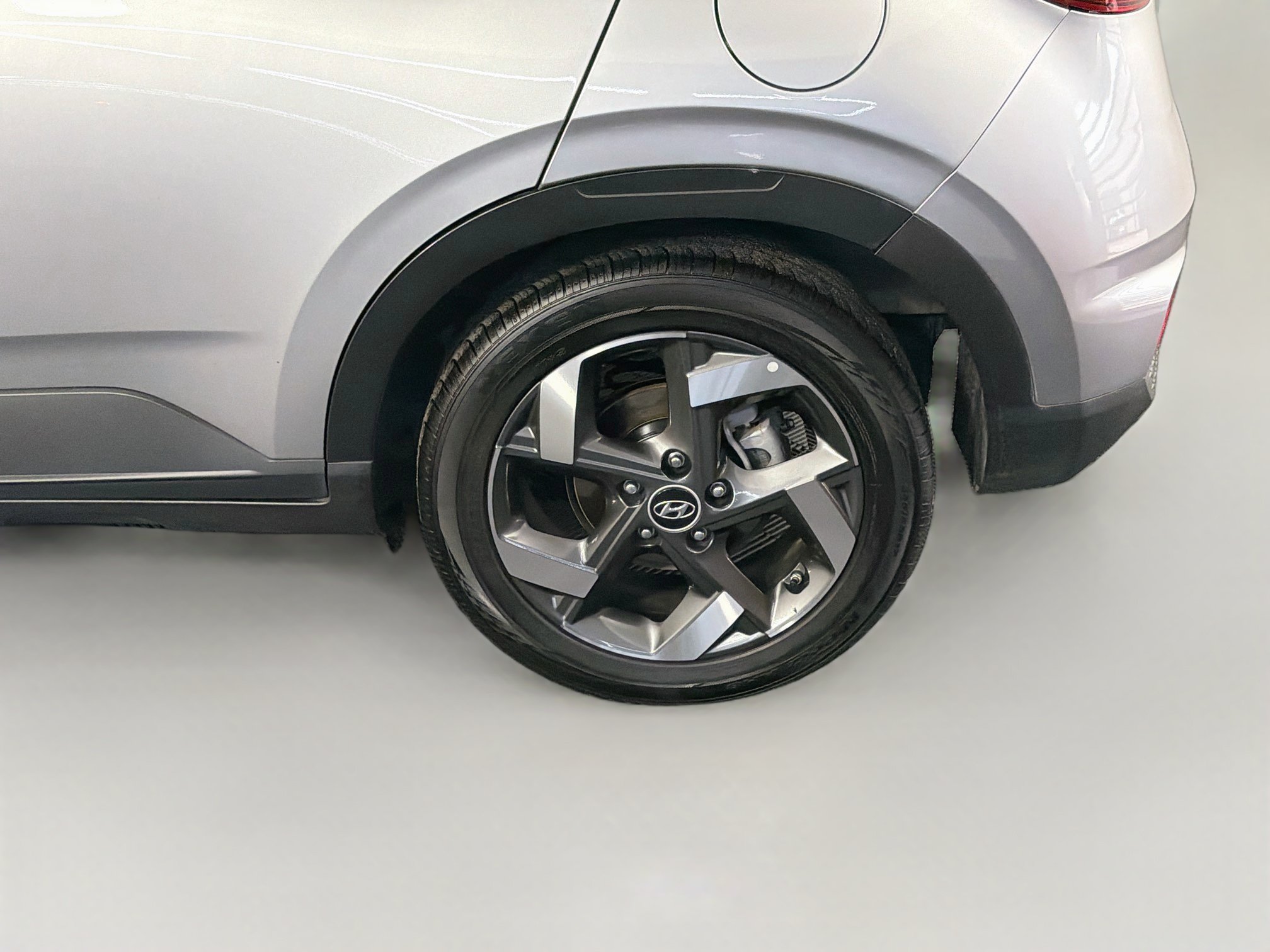 Used 2025 Hyundai Venue SEL FWD image 11