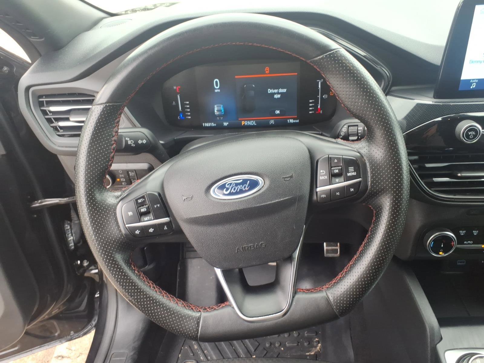 Used 2023 Ford Escape ST-Line FWD image 3