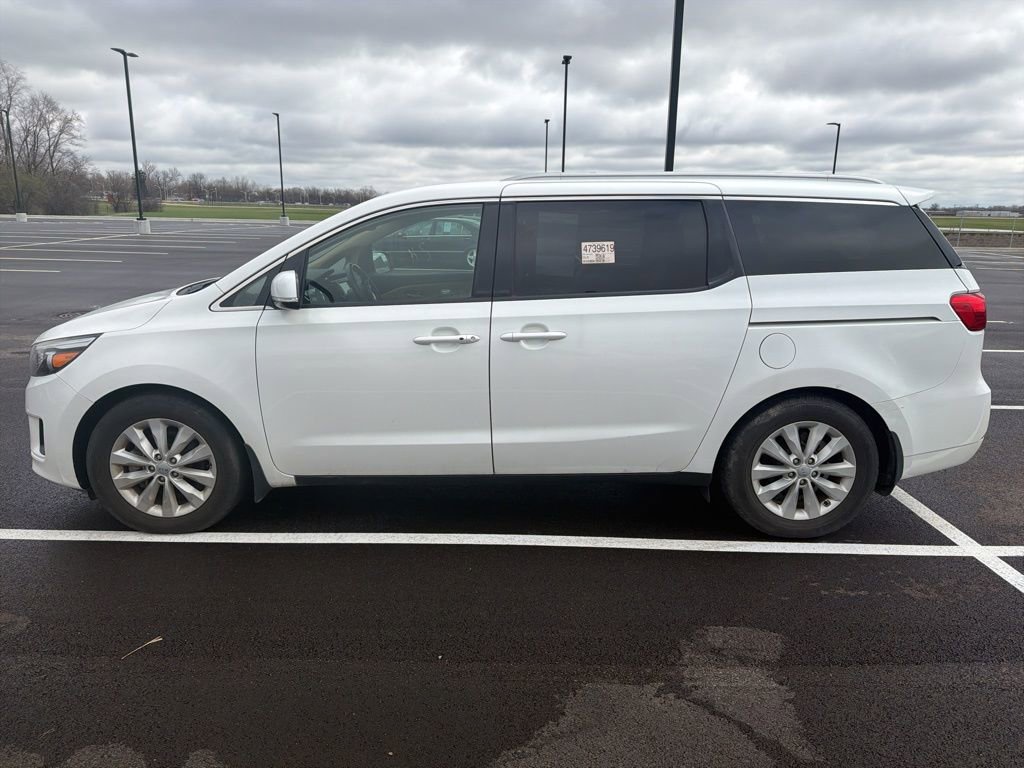 Used 2017 Kia Sedona EX image 3