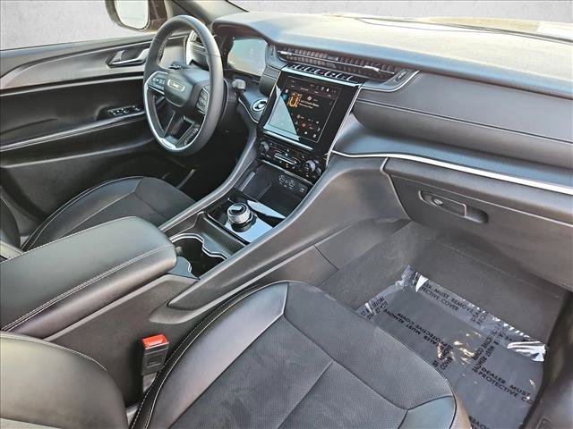 Used 2024 Jeep Grand Cherokee Altitude AWD/4WD image 27