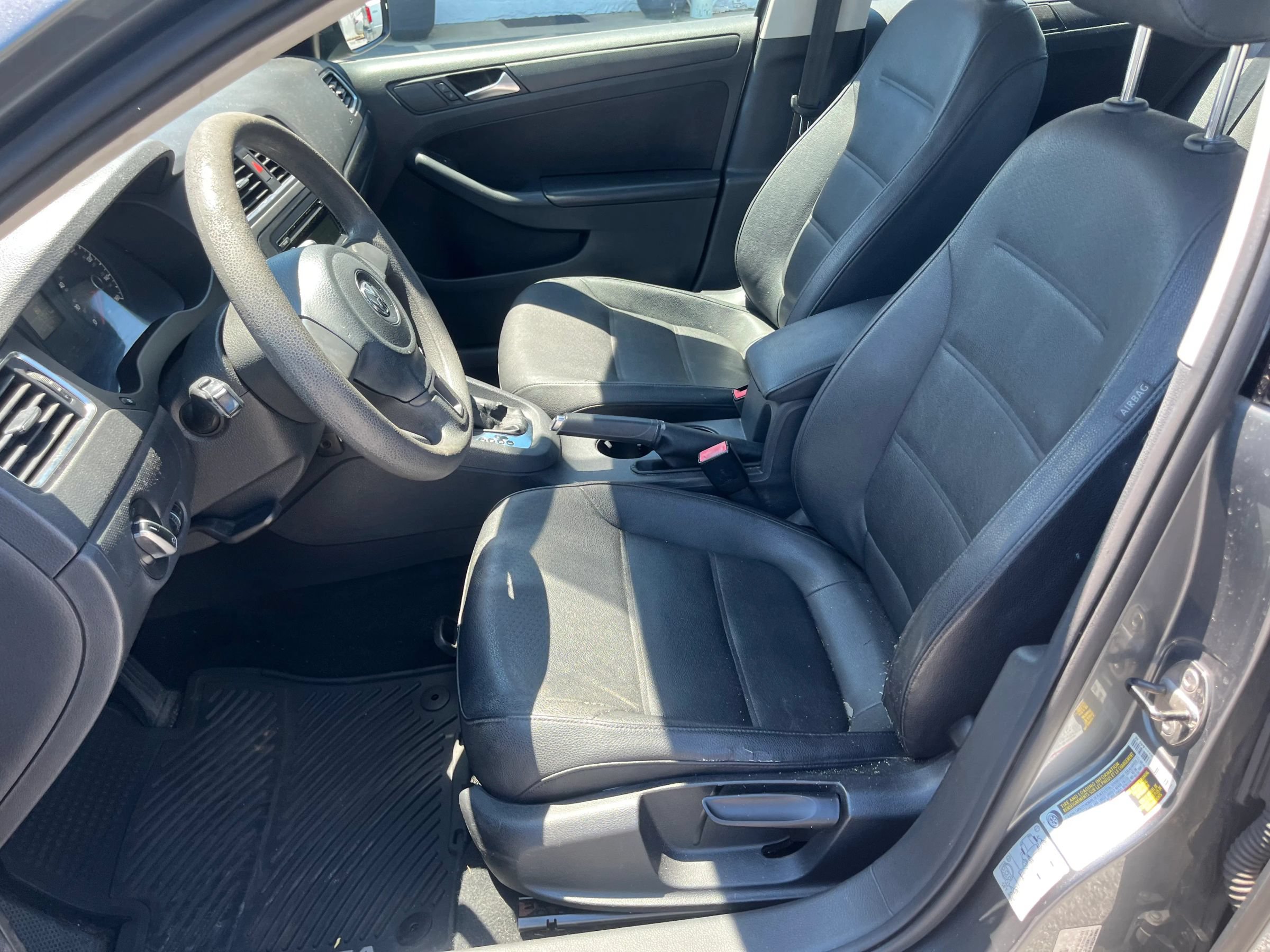 Used 2011 Volkswagen Jetta SE FWD image 9