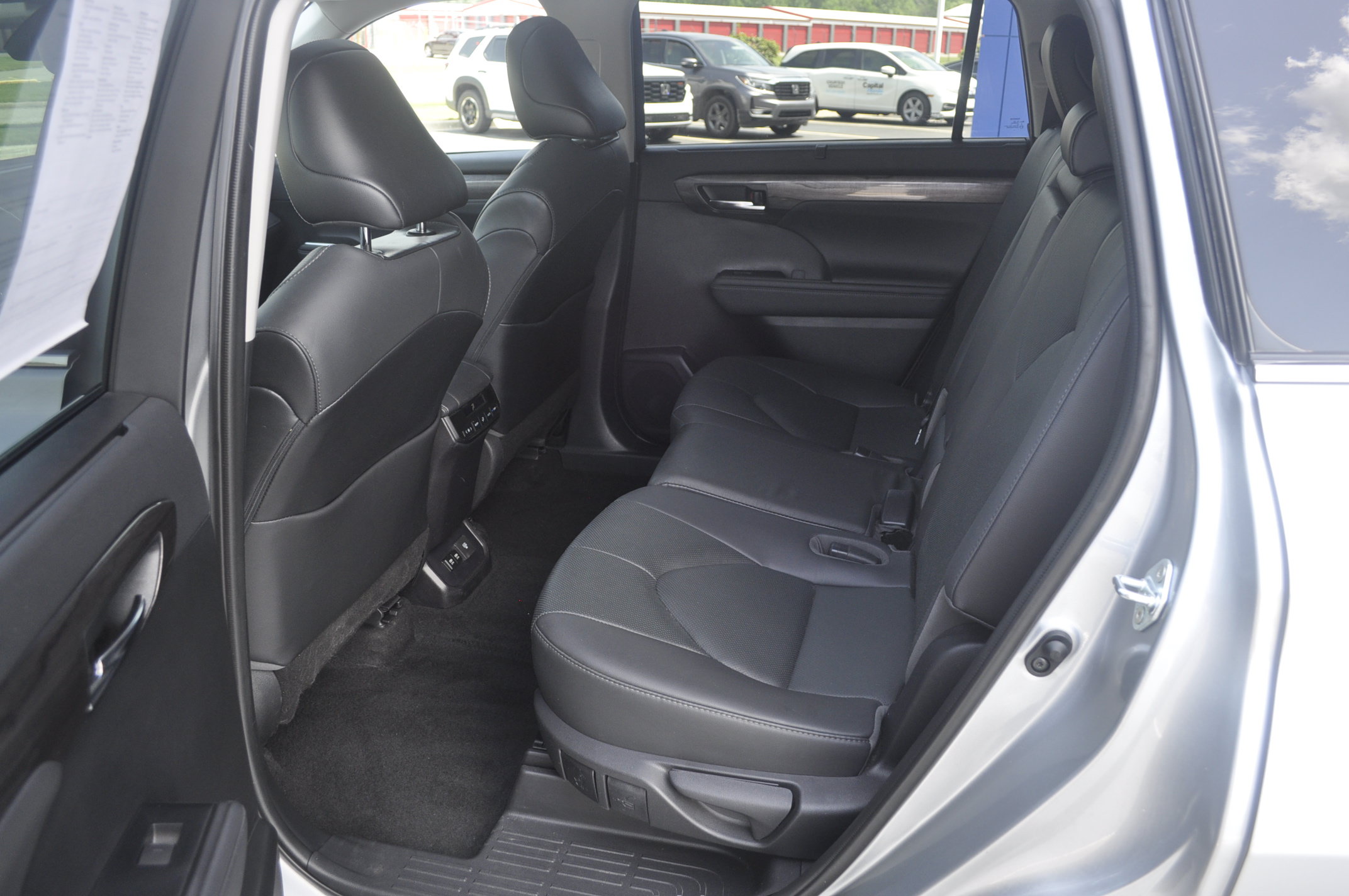 Used 2021 Toyota Highlander Limited AWD/4WD image 13