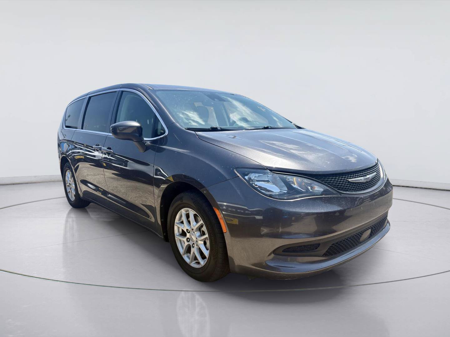 Used 2023 Chrysler Voyager LX FWD image 1