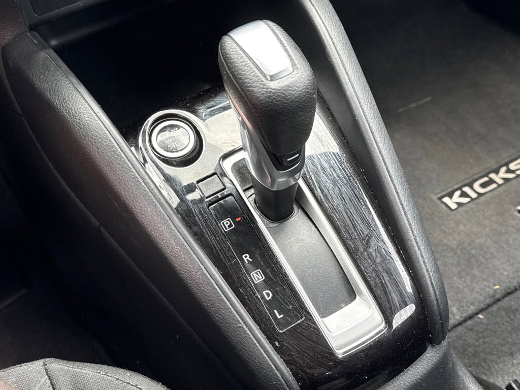 Used 2020 Nissan Kicks S image 17
