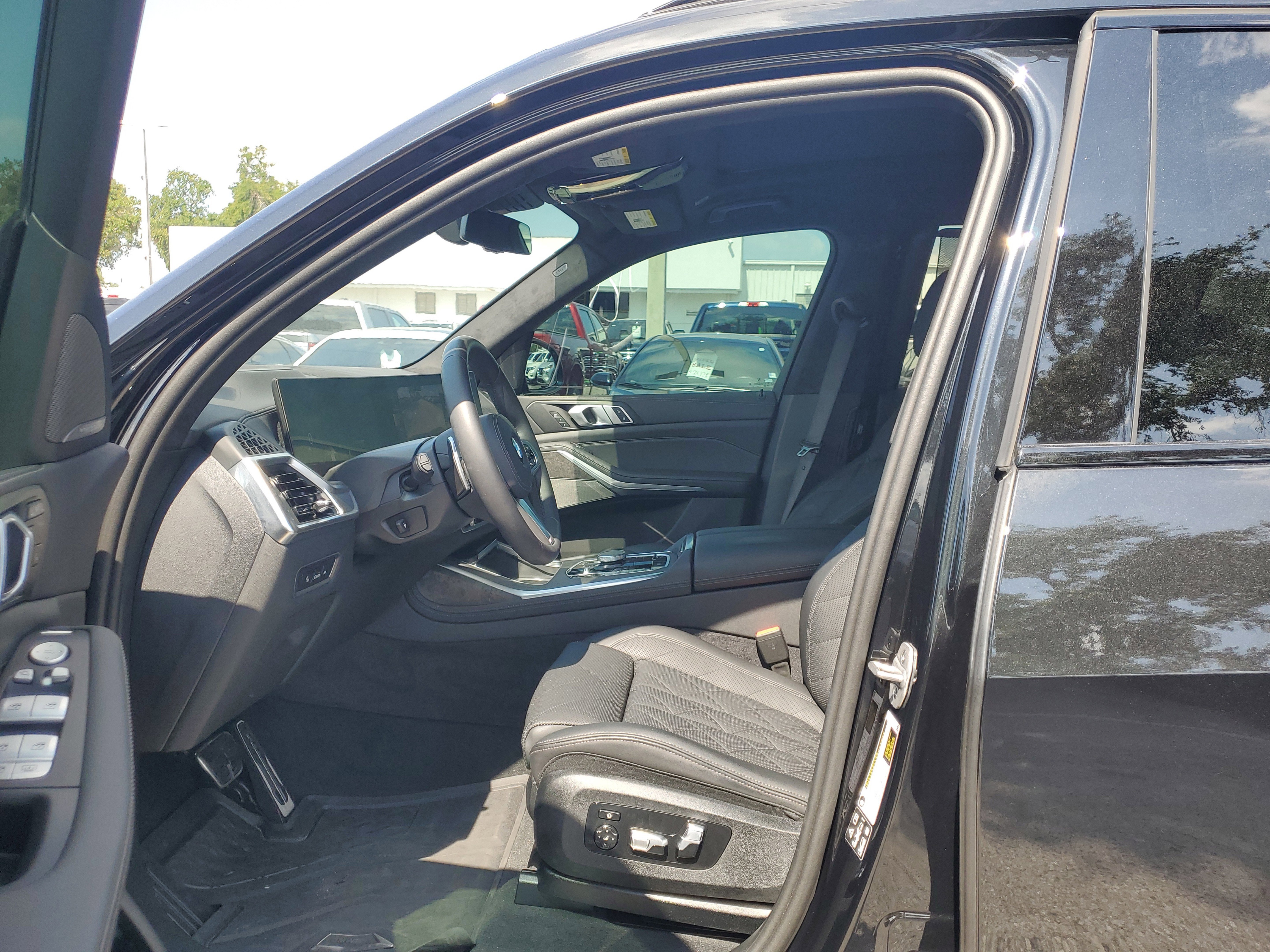 Used 2025 BMW X7 xDrive40i w/ M Sport Package image 23