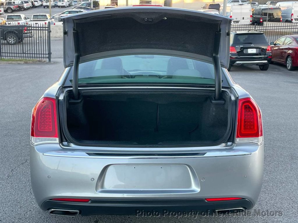 Used 2016 Chrysler 300 Limited image 18