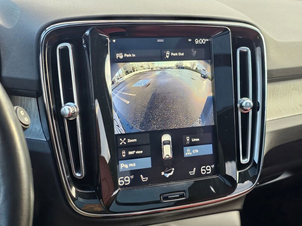Used 2019 Volvo XC40 T4 Inscription image 36