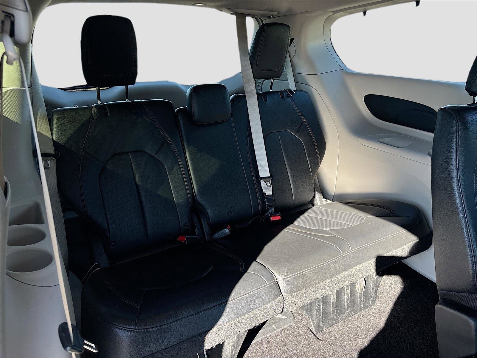 Used 2019 Chrysler Pacifica Touring-L image 29