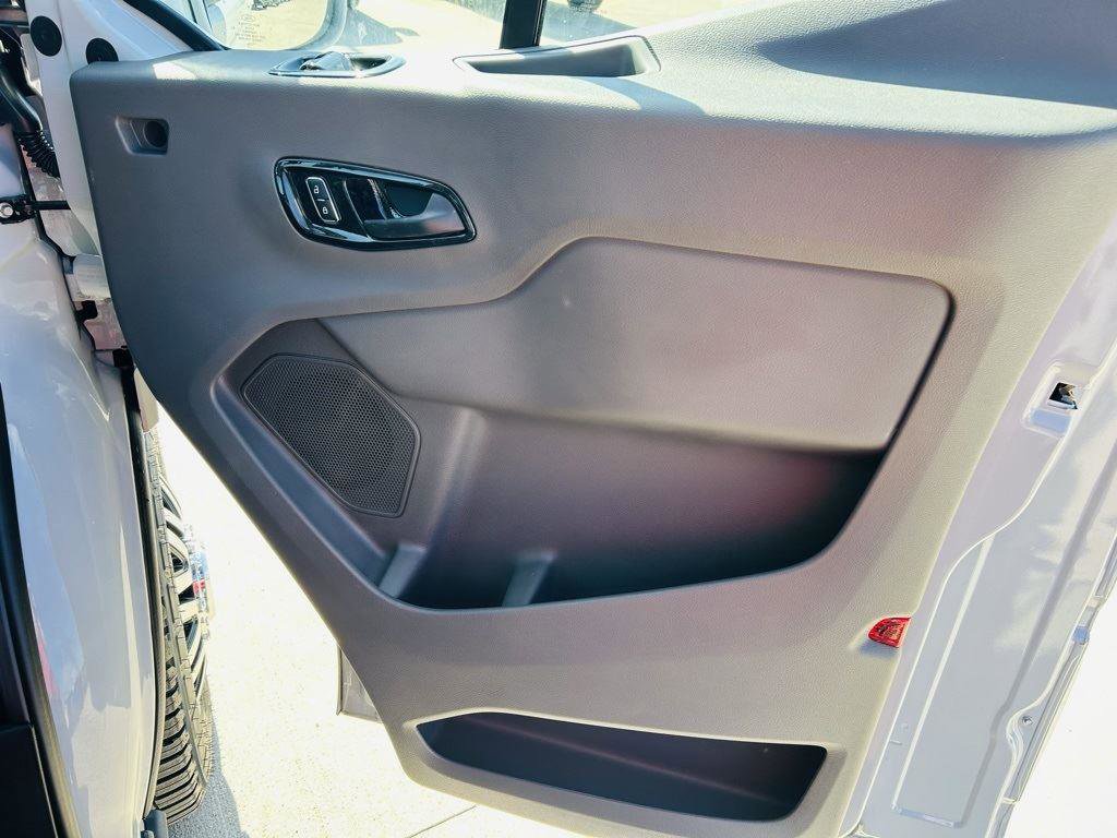 New 2025 Ford Transit 250 148 Medium Roof Extended AWD image 32