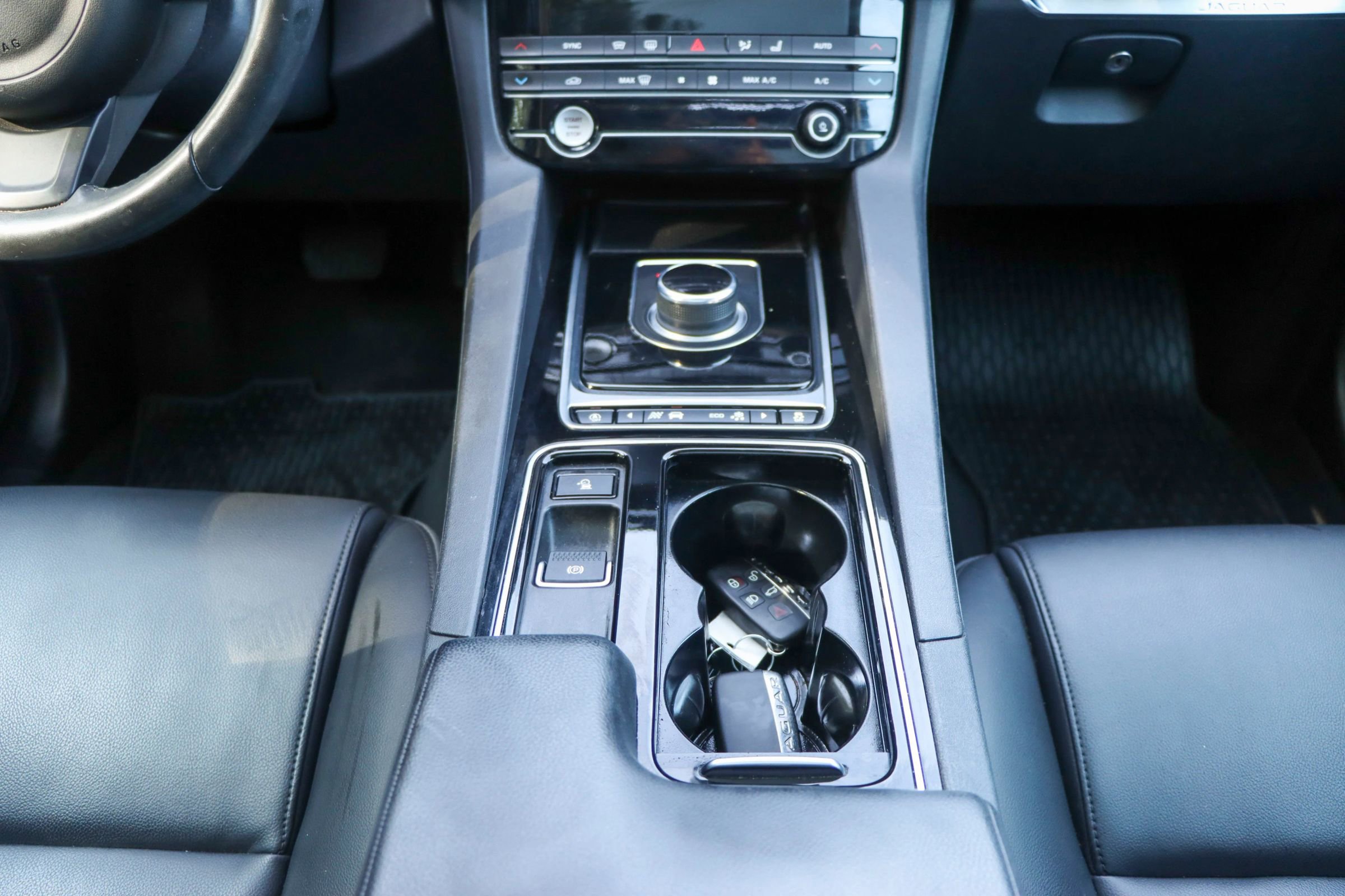 Used 2020 Jaguar F-PACE Premium AWD/4WD image 26