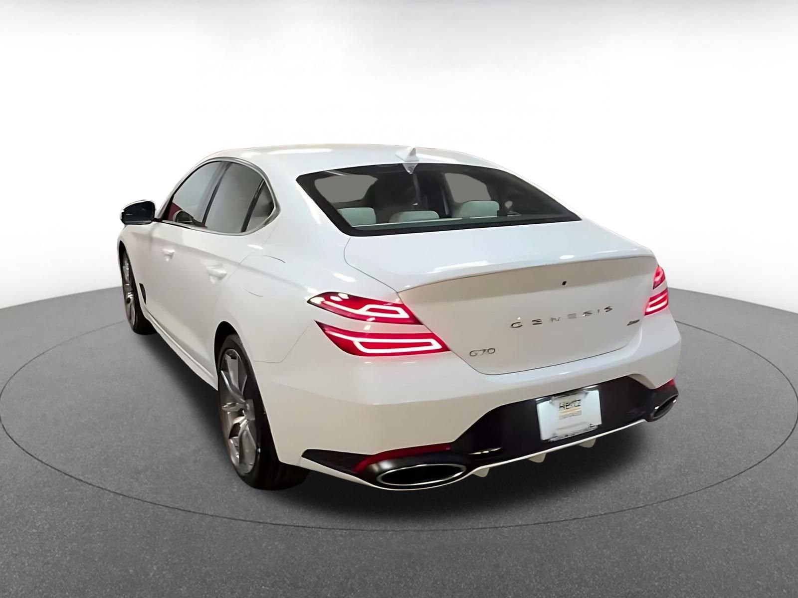 Used 2025 Genesis G70 2.5T image 11