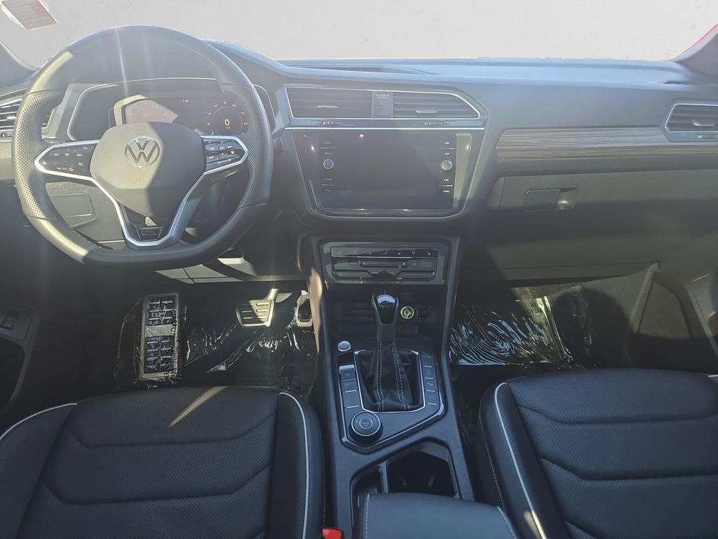 Used 2024 Volkswagen Tiguan SEL R-Line image 11