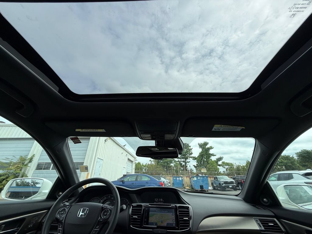 Used 2016 Honda Accord Touring image 23