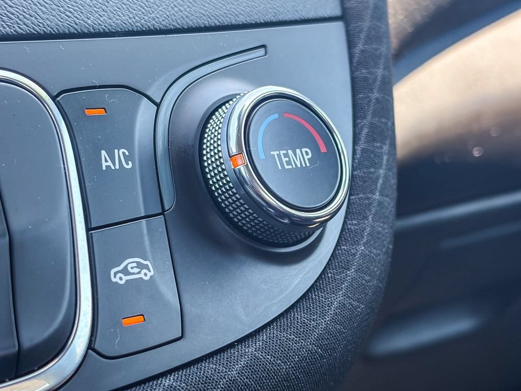 Used 2022 Chevrolet Malibu LS FWD image 37