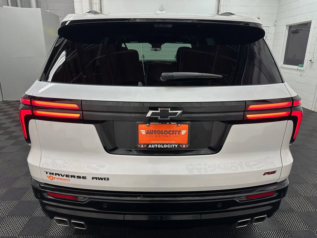 Used 2025 Chevrolet Traverse RS w/ LPO, Floor Liner Package AWD/4WD image 8