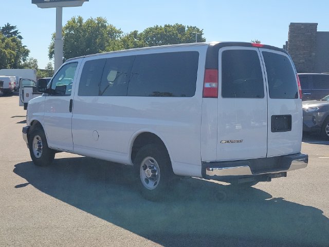 Used 2018 Chevrolet Express 3500 LT w/ LT Preferred Equipment Group RWD image 3