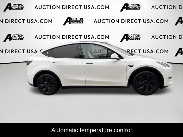 Used 2025 Tesla Model Y Long Range image 3