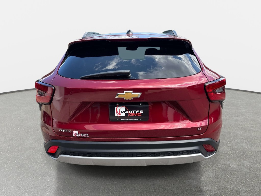 Used 2024 Chevrolet Trax LT w/ Driver Confidence Package FWD image 5