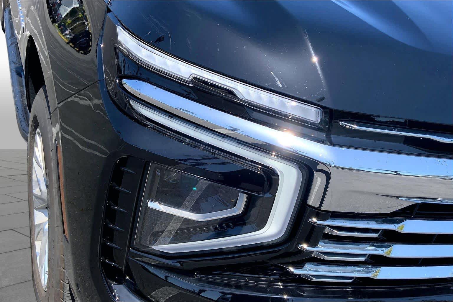 Used 2025 Chevrolet Suburban Premier RWD image 27