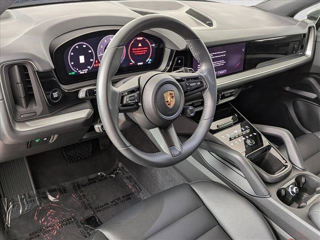 Certified 2025 Porsche Cayenne AWD/4WD image 4