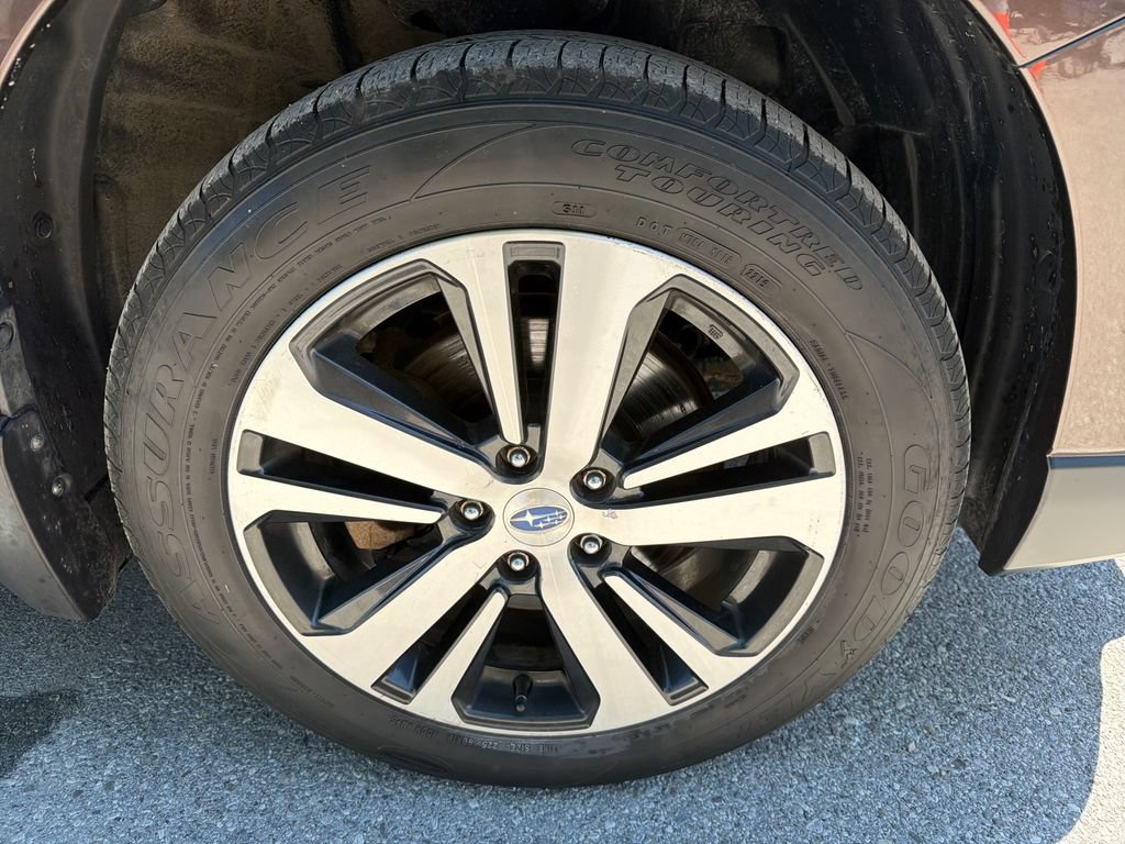 Used 2019 Subaru Outback 3.6R Limited AWD/4WD image 18