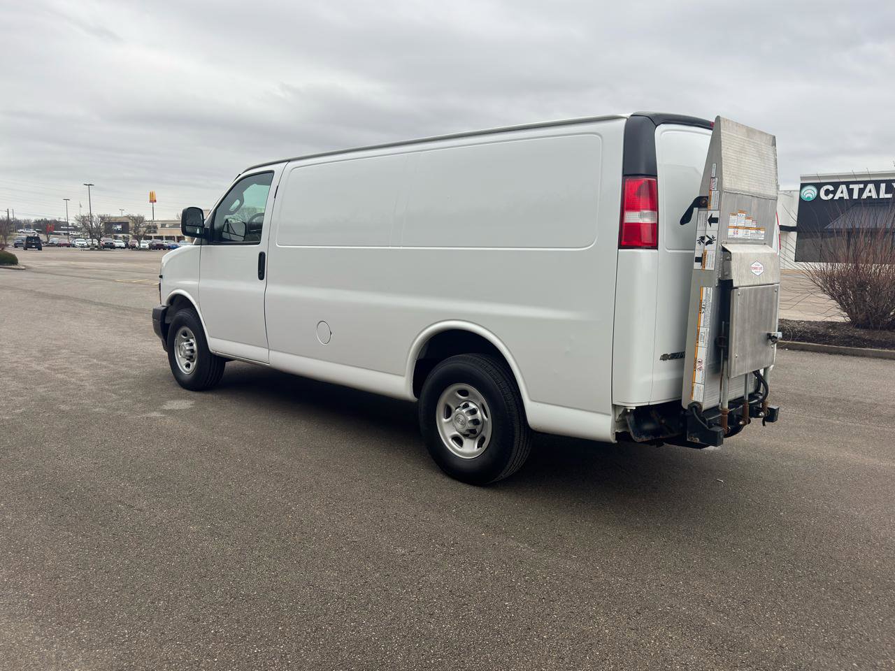 Used 2019 Chevrolet Express 3500 w/ Driver Convenience Package RWD image 6