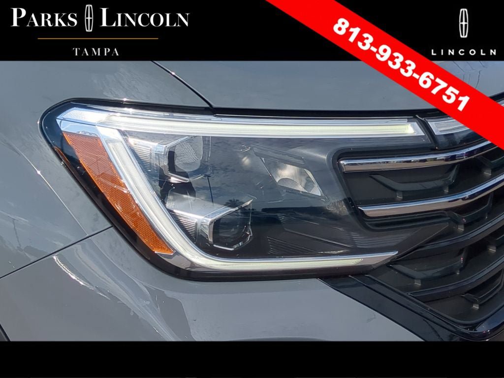 Used 2025 Volkswagen Atlas Peak Edition SE AWD/4WD image 6