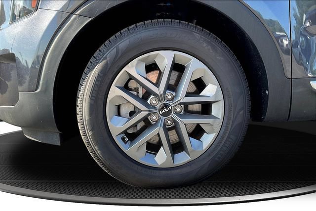 Used 2025 Kia Telluride LX FWD image 36