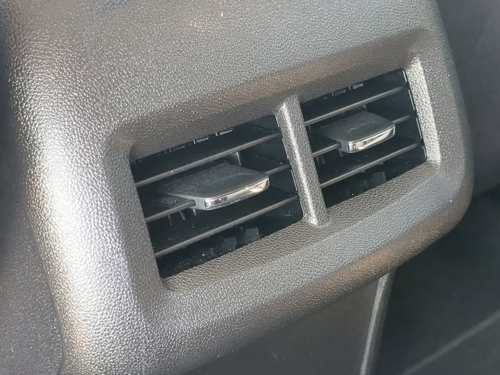 Used 2023 Chevrolet Equinox LS image 20