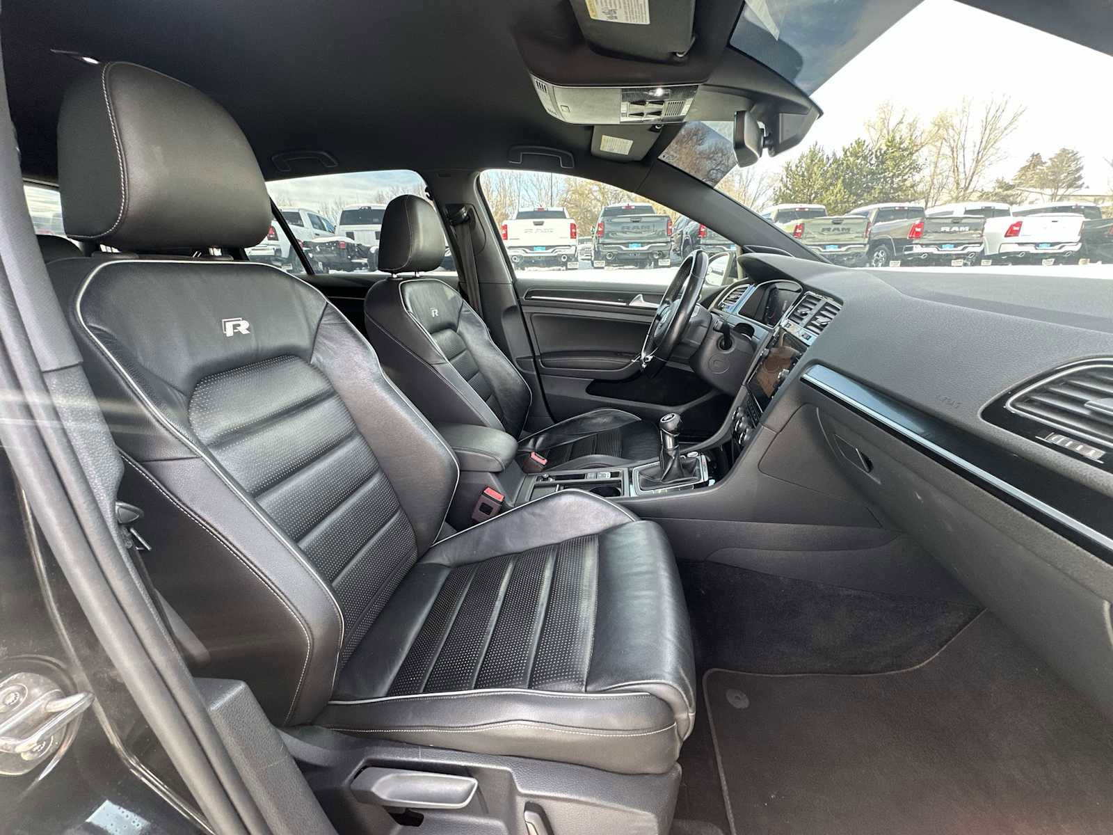 Used 2018 Volkswagen Golf R 4-Door image 24