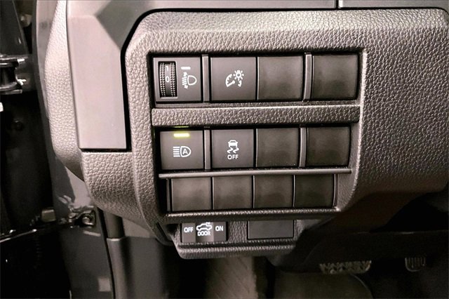 Used 2025 Toyota Tacoma SR image 31