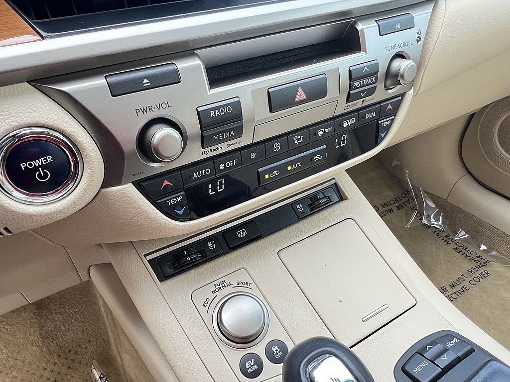 Used 2015 Lexus ES 300h image 18