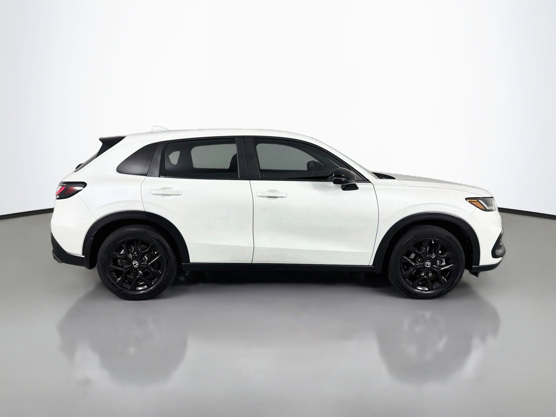 Used 2025 Honda HR-V Sport image 2